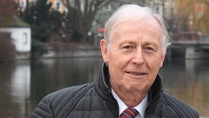 Franz Wölfl (73) ist gebürtiger Landshuter und hat zeit seines Lebens in der Stadt gewohnt. Beruflich war er lange Jahre in leitender Position im bayerischen Sozialministerium tätig. Nachdem er in Ruhestand ging, wurde er 2015 Vorsitzender des Landshuter Seniorenbeirats.