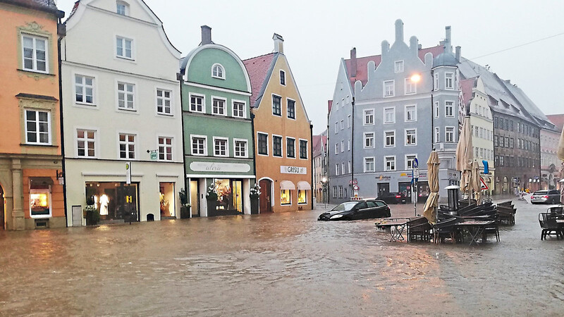 Am frühen Abend des 29. Juni stand die Altstadt in Landshut unter Wasser. Dass es nun eventuell an diesem Datum liegen soll, dass Betroffene keine Soforthilfe erhalten können, wollen die hiesigen Politiker nicht so einfach hinnehmen.