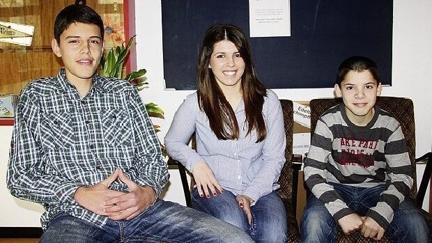 Die Moslems (von links) Armin Ikanovic, Njortina Hajzeri und Ernal Hasani feiern Weihnachten nicht.