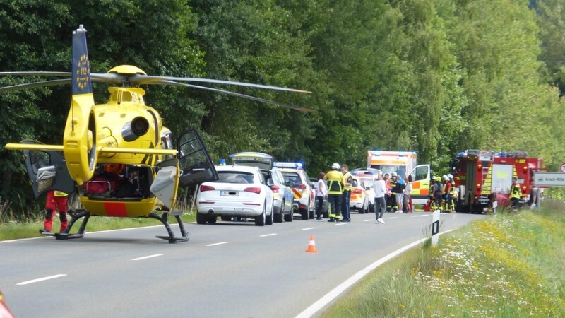 Auf der Staatsstraße bei Arrach ereignete sich am Montag ein tödlicher Unfall. Die Sperre bleibt auch heute noch bestehen.