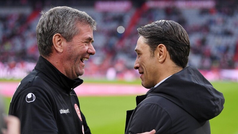 Friedhelm Funkel (l.) hat den zum Schluss seiner Bayern-Amtszeit bisweilen scharf kritisierten Niko Kovac verteidigt.