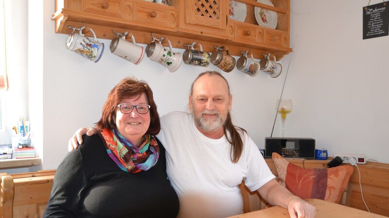Maximilian Schartner zusammen mit seiner Frau Anneliese. Dass der 61-Jährige heute noch lebt, verdankt er einem Spenderherzen.