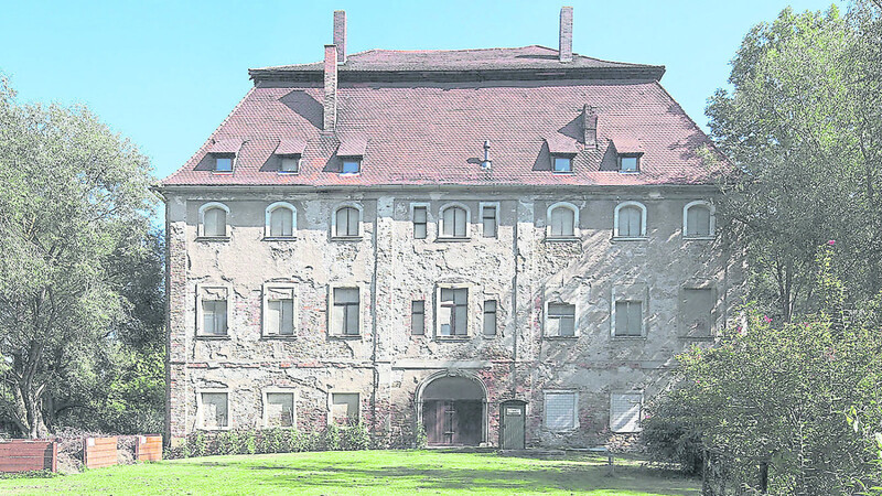 Das stark sanierungsbedürftige Schloss Pürkelgut soll für eine symbolische Summe an die Stadt Regensburg gehen. (Foto: Peter Ferstl)