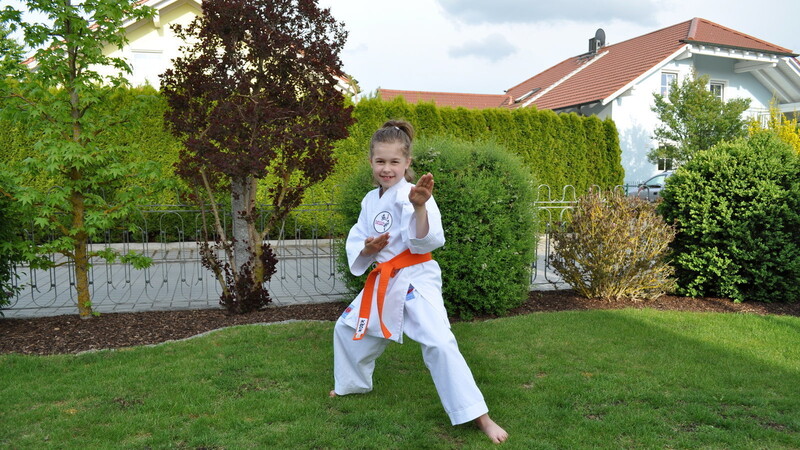 Miriam Seufert kämpft beim Karate-Do in Straubing.