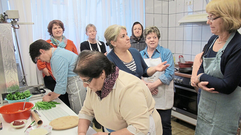 Schon einmal gemeinsam gebacken und gekocht haben Frauen in den vergangenen Jahren bei einer Veranstaltung der "Interkulturellen Woche" - heuer will man gemeinsam backen.