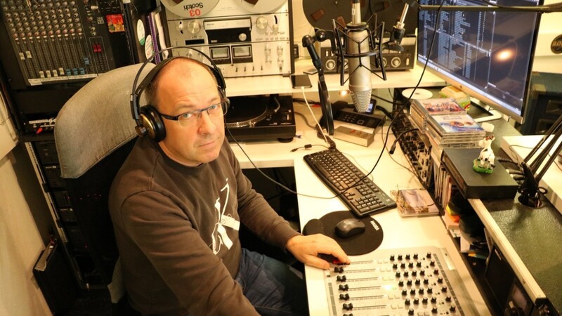 Das "Cockpit" von Radio Schwany mit Markus Schwannberger als Pilot: Er steuert die Geschicke des Senders.