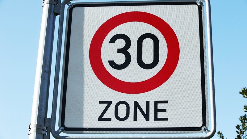 Um Radfahrer und Fußgänger zu schützen, könnte die Marktgemeinde an dem gefährlichem Wirtschaftsweg bei Martinshaun ein 30 Schild aufstellen.