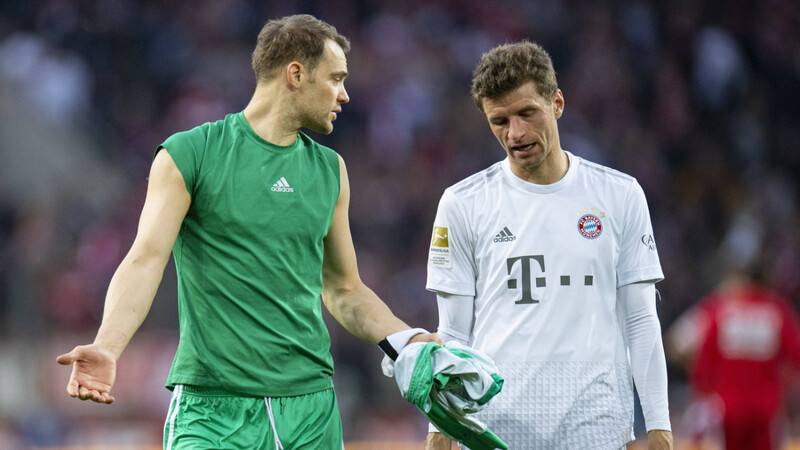 Manuel Neuer (links) wirkt nach dem Sieg gegen Köln nicht vollends zufrieden.