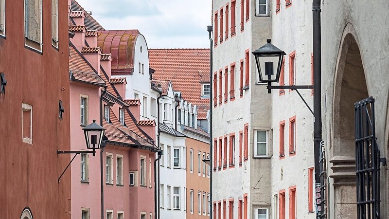 Die Altstadt von Regensburg zählt zum Unesco-Weltkulturerbe und lockt Touristen aus aller Welt an. Doch der Klimawandel bedeutet einige Herausforderungen für die steinerne Pracht.