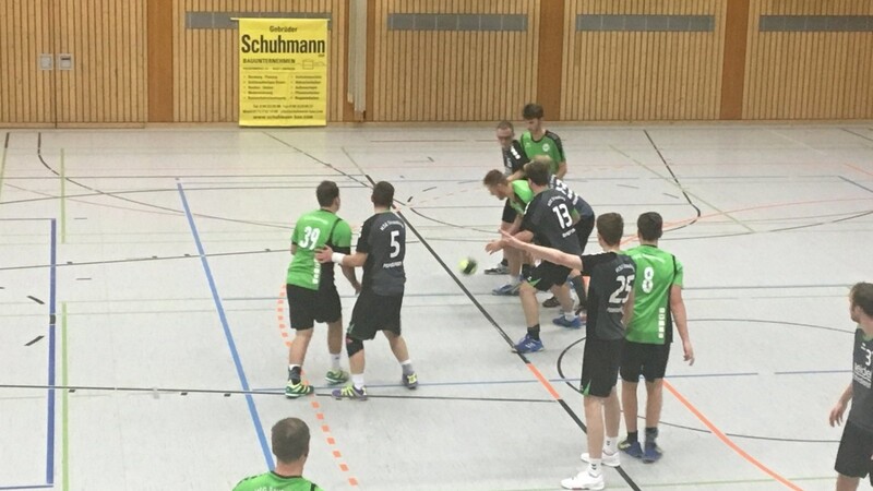 Ohne Teamgeist kein Erfolg: Die Straubinger Handball-Herren verlieren klar gegen die HSG Bayerwald.
