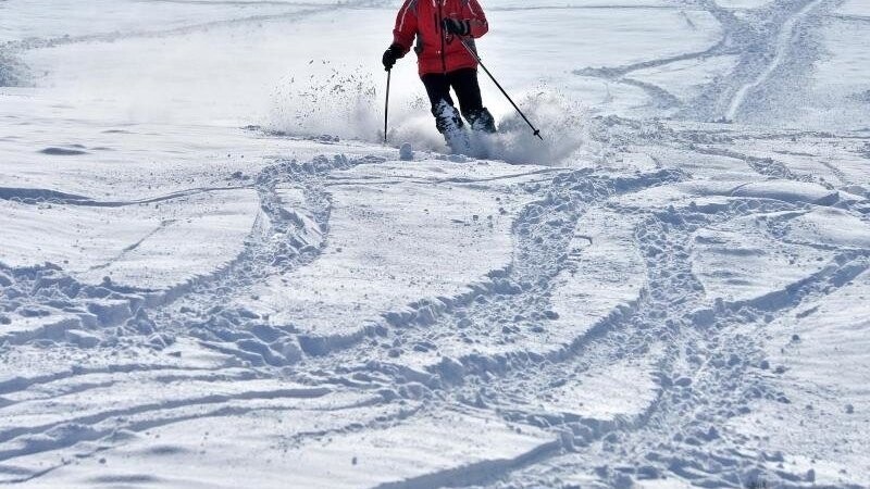 Am Arber sind am Freitagnachmittag zwei Skifahrer zusammengestoßen. (Symbolbild)