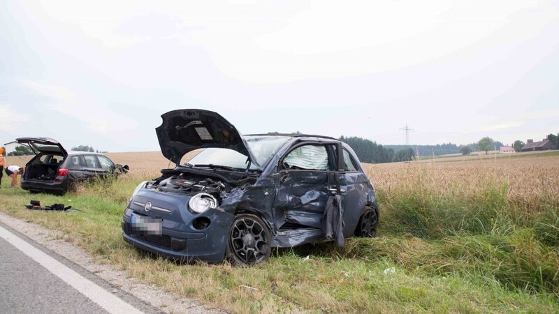 Schwerer Unfall am späten Dienstagnachmittag auf der B15 bei Grammelkam im Landkreis Landshut.