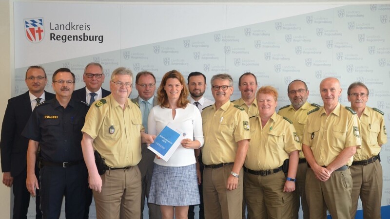 Die Teilnehmer des Sicherheitsgesprächs 2016 im Landratsamt Regensburg.