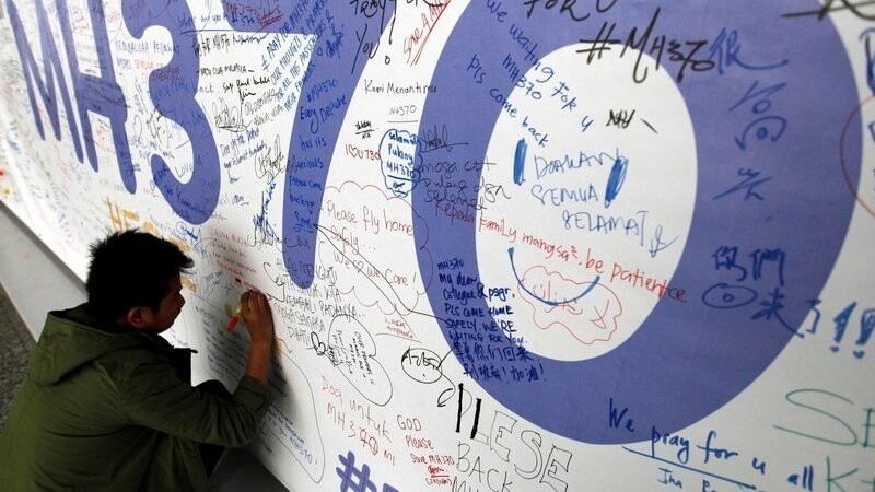 Vor zwei Jahren, am 8. März 2014, ging eine Schreckensmeldung durch die Medien weltweit: Eine Maschine der Malaysia Airlines war vom Radarschirm verschwunden. Die MH370 galt fast vier Monate lang als vollständig verschollen.
