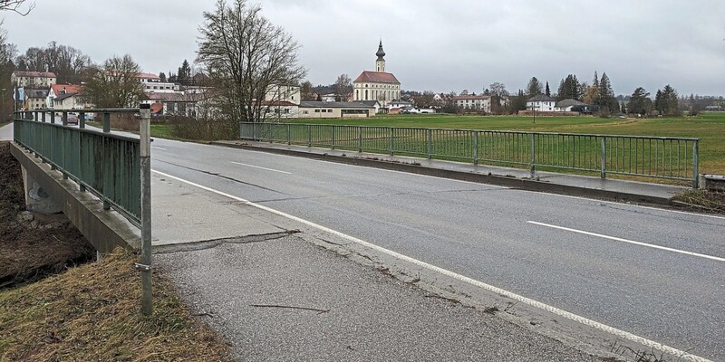 Die Sanierung der Brücke an der Staatsstraße 2087 erfolgt ab Mitte April und macht eine Vollsperrung nötig. Die Gemeinde Altfraunhofen wird dann für gut drei Monate geteilt sein in Süd und Nord.  