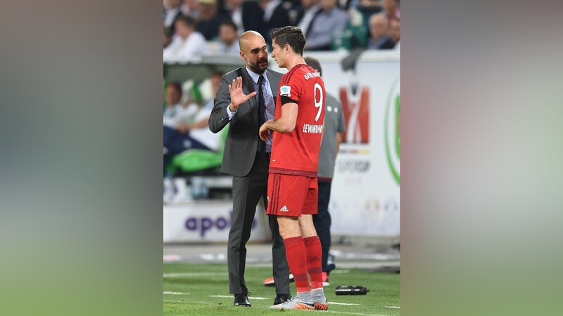 Bayern-Trainer Pep Guardiola und sein Stürmer Robert Lewandowski.