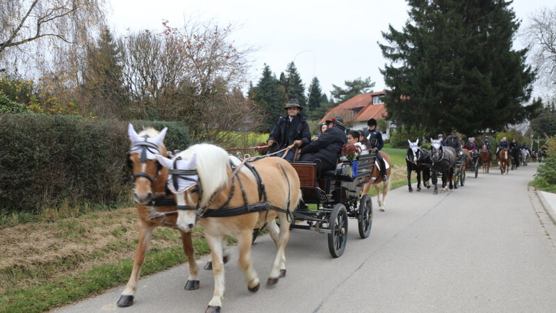 Am Sonntag findet der traditionelle und beliebte Leonhardi-Ritt in Vilsheim nach Kemoden bereits zum 38. Mal nach Wiederaufnahme statt.