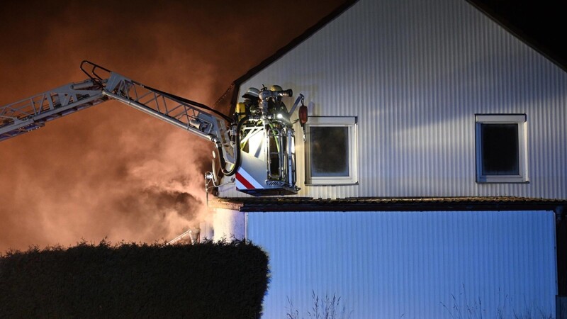 Die Feuerwehr musste am Montagabend in Frontenhausen einen Brand in einem Wohnhaus löschen.