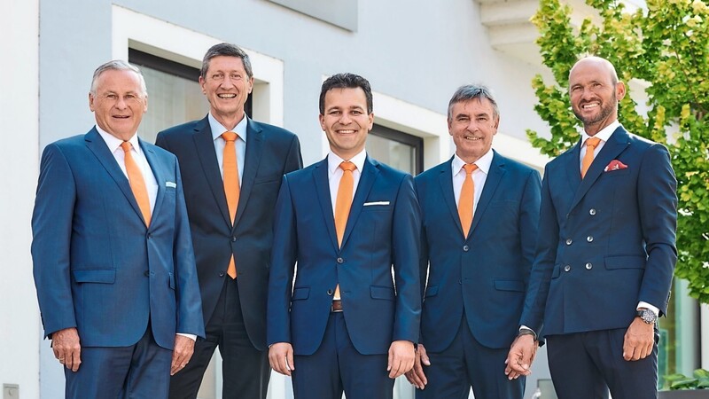 Zufrieden über die erfolgreiche Fusion mit Riedenburg-Lobsing sind die Mitglieder des Vorstands der Raiffeisenbank Kreis Kelheim (v. l.): Vorsitzender Albert Lorenz, Christoph Schweiger, Thomas Buchner, Johann Glas und Konrad Kolbinger.