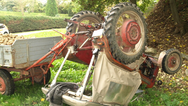 Auch so ein alter Traktor stößt irgendwann an seine Grenzen. (Foto: Schmerbeck)