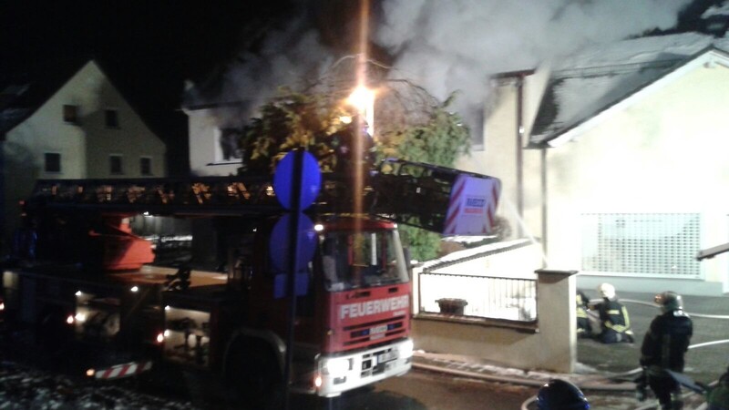 In einem Wohnhaus im Vogelauweg in Straubing ist am Donnerstagabend ein Feuer ausgebrochen.