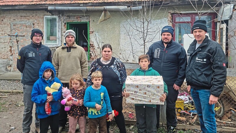 Die Pakete gehen an die Hilfsbedürftigen in Rumänien.