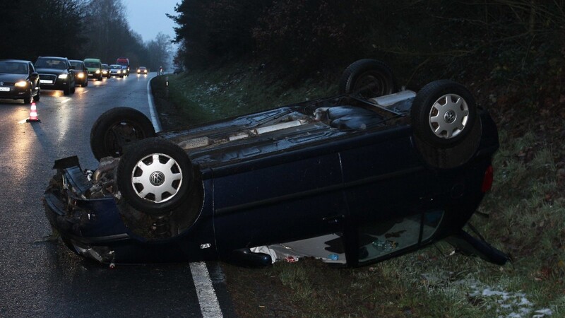 Glück im Unglück hatte ein 18-Jähriger bei einem Verkehrsunfall am Donnerstag in den frühen Morgenstunden.