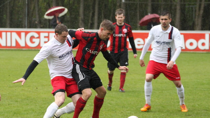 Der 1. FC Bad Kötzting hat das Spitzenspiel gegen den SV Donaustauf gewonnen.
