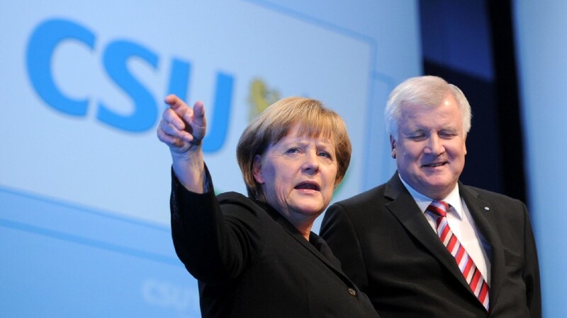 Die Kanzlerin und der CSU-Vorsitzende haben ihren Streit über die deutsche Asylpolitik vorerst entschärft.