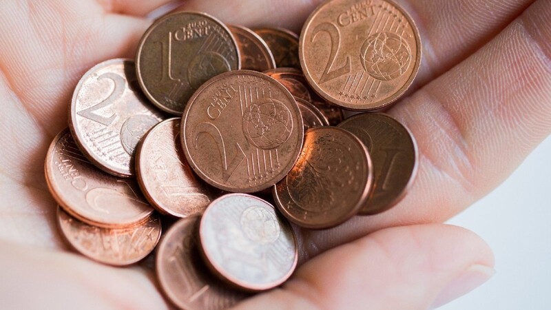 Kleve will das Kleingeld abschaffen. Viele Einzelhändler der Stadt wollen ab dem 1. Februar beim Einkauf auf ein- und Zwei-Cent-Münzen verzichten. Nach holländischem Vorbild soll der Endpreis auf- oder abgerundet werden.