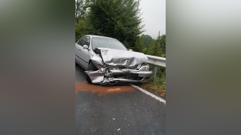 Der Unfallverursacher aus Karlsruhe kam mit seinem silbernen Honda auf die Gegenfahrbahn. (Foto: mf)