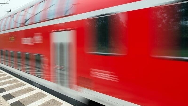 Die Deutsche Bahn meldet eine Störung auf den Gleisen zwischen Freising und München (Symbolbild).