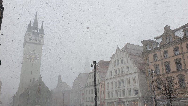 In Straubing kam es am Montagvormittag kurz zu einem starken Schneefall.