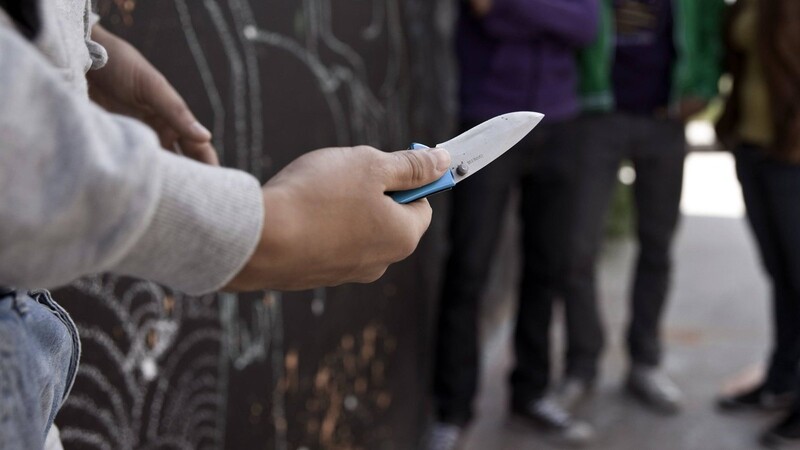 Bei einer Messerattacke in der Schwandorfer Innenstadt ist am Wochenende ein 35-Jähriger schwer verletzt worden. (Symbolbild)