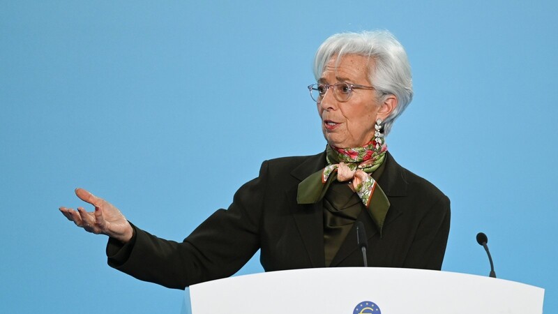 Christine Lagarde und die Europäische Zentralbank haben den Leitzins in der Euro-Zone mittlerweile um drei Prozentpunkte angehoben. Das bremst einerseits die Inflation, andererseits aber auch die Kursentwicklung an den Börsen.