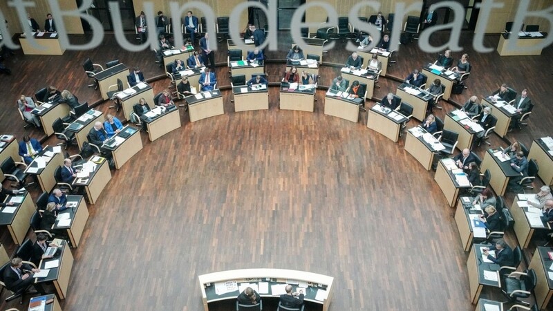 Die Ministerpräsidentinnen und -präsidenten der Länder während der Sitzung im Bundesrat.