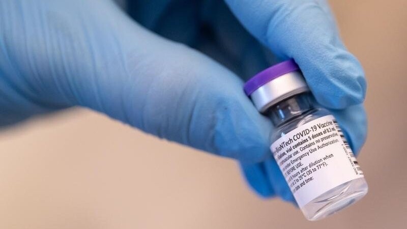 Biontech und Pfizer haben mit Studien zu Wirkung und Sicherheit ihres Corona-Impfstoffs bei Kindern unter 11 Jahren begonnen. (Symbolbild)