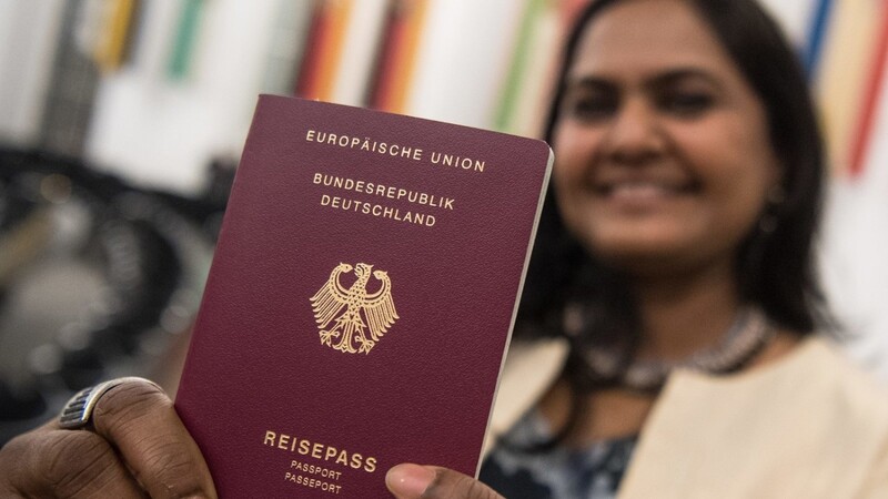 2016 wurden in Bayern insgesamt 14.394 Menschen eingebürgert.