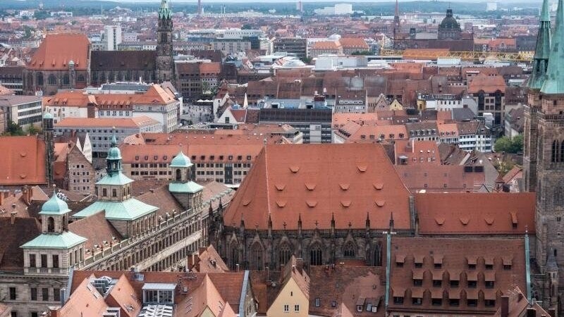 Die Altstadt von Nürnberg. Die Frankenmetropole könnte zusammen mit Augsburg, München und Regensburg bald zu neuer Buchstabier-Prominenz kommen. (Symbolbild)