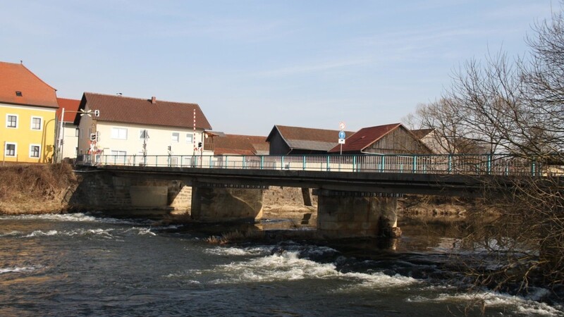 Die Regenbrücke in Pösing wird saniert.