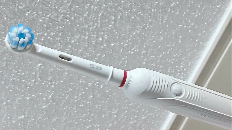 Eine elektrische Zahnbürste wurde einem kleinen Mädchen in die Scheide gerammt.