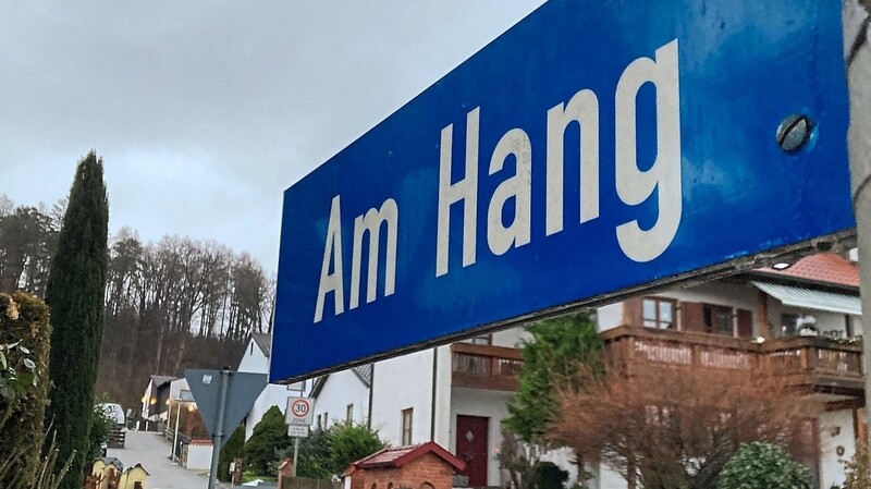 Als "Versuchsstraße" für Solarhybridleuchten in der Gemeinde Tiefenbach wurde die Straße "Am Hang" ausgewählt.