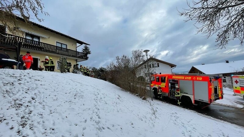 Ein Zimmerbrand im Lamer Ortsteil Buchetbühl rief die Feuerwehr auf den Plan.