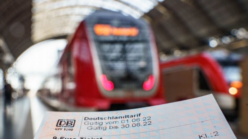 ei Bussen und Bahnen hat die Rabattaktion mit dem 9-Euro-Ticket begonnen.