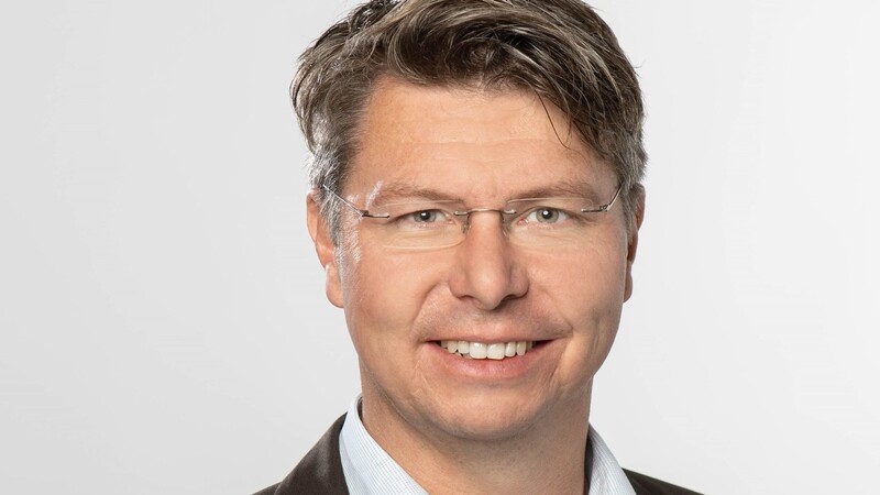 Prof. Alexander Hübner ist Professor für Betriebswirtschaftslehre an der Technischen Universität München (TUM).
