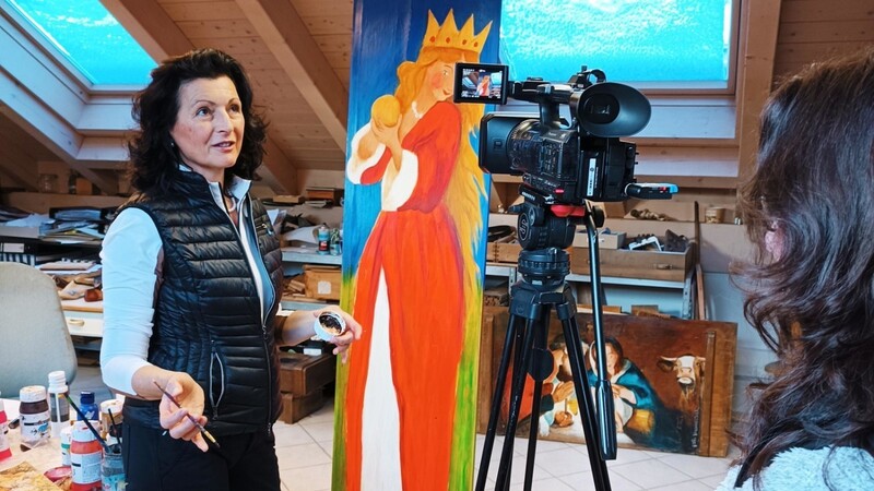 Im Atelier von Rosi Baumgartner begann der Dreh für den Beitrag im Journal auf Niederbayern TV.