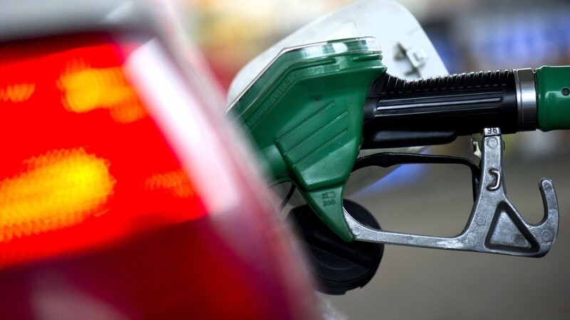 Die gestiegenen Kraftstoffpreise tragen spürbar zur Teuerungsrate bei. (Symbolbild)