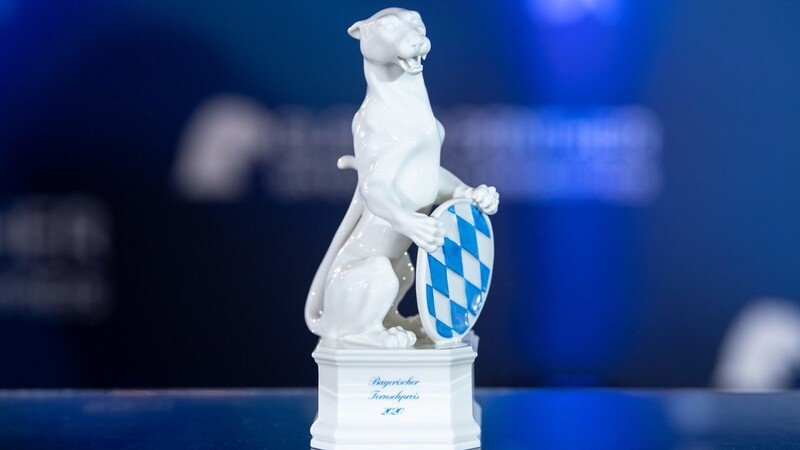 Der Bayerische Fernsehpreis wird heute erstmals unter dem neuen Titel "Blauer Panther" verliehen. Die Umbenennung soll verdeutlichen, dass die Auszeichnung nicht nur an TV-Produktionen vergeben wird.