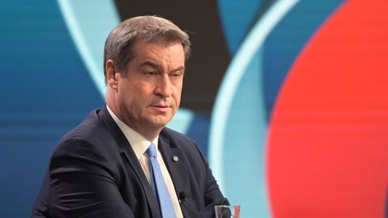 CSU-Parteichef Markus Söder sitzt in einem Wahlstudio des ZDF bei der "Berliner Runde" zur Bundestagswahl.