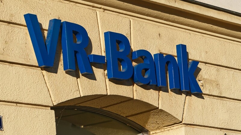 Alles unter einem Dach: Die VR-Bank Ostbayern-Mitte in Straubing ist der Hauptsitz der fusionierten Volksbank Straubing und der Volksbank-Raiffeisenbank Dingolfing.